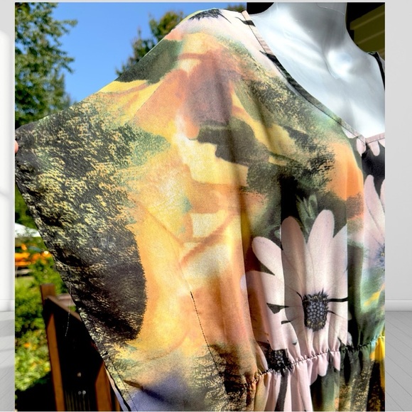 Womens Floral Short Sleeve V Neck swimsuit coverup  Small - Picture 6 of 12